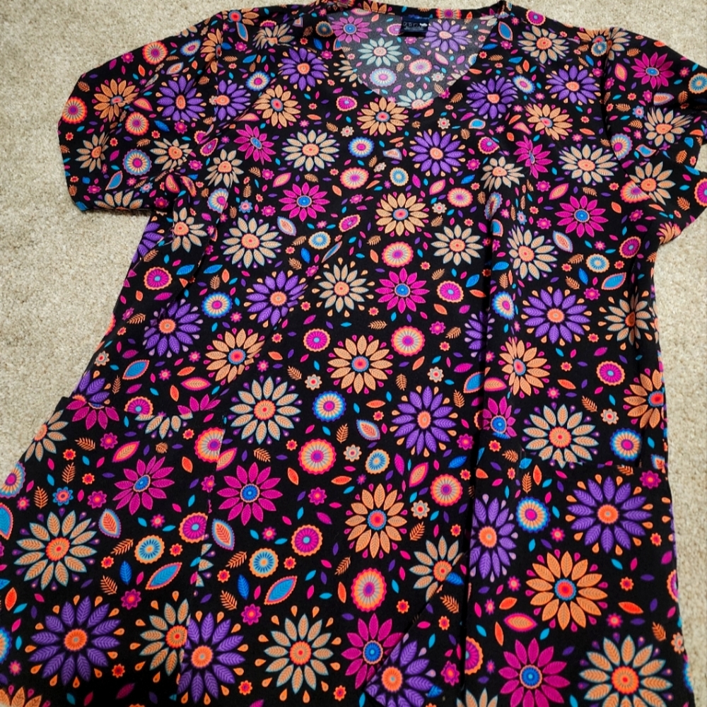 Work N Gear scrub top for women floral pattern print